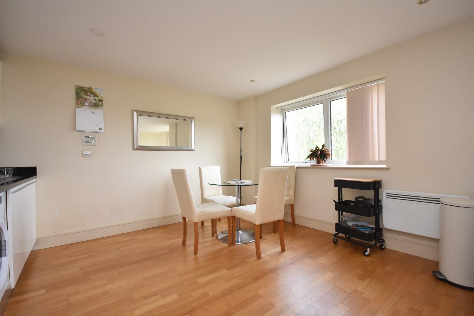 208 Woodlands, Hayes Point, Sully, CF64 5QF
